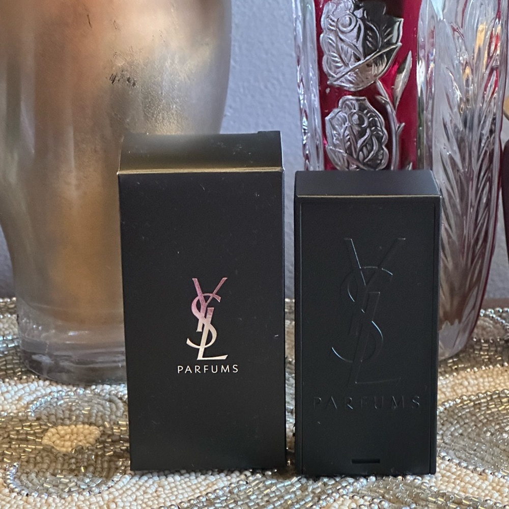 Yves Saint Laurent case - Picture 10 of 10